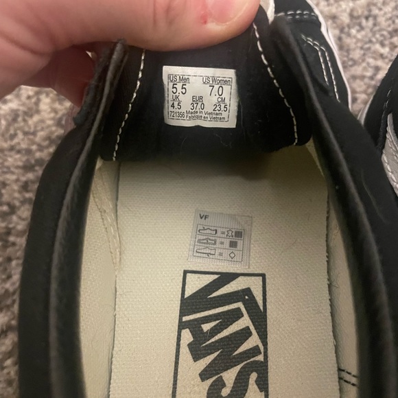 Vans - Picture 3 of 3